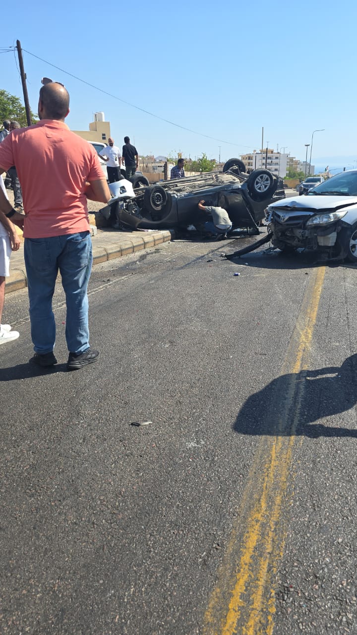 إصابات بحادث سير مقابل كازية الكباريتي قرب إشارات إسكانات الجيش