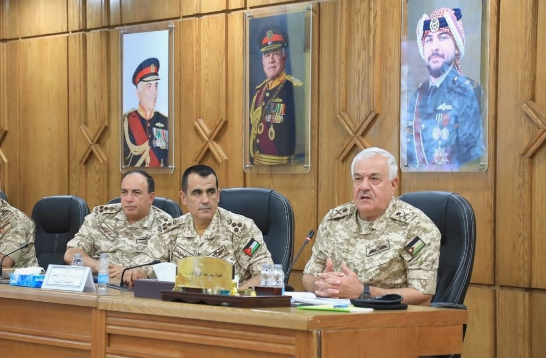 رئيس هيئة الأركان المشتركة يحضر ندوة تحليل البيئة الاستراتيجية وإدارة المخاطر ...صور