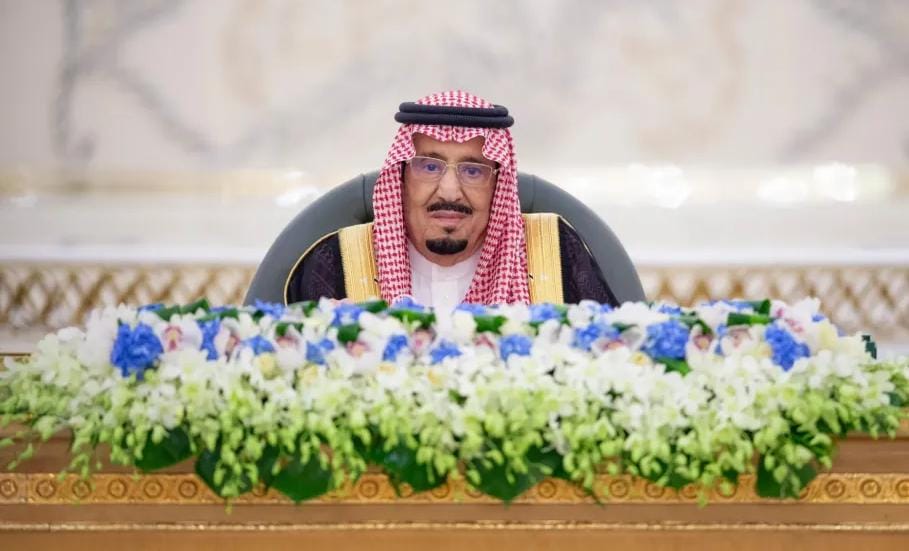 الملك سلمان يترأس جلسة تاريخية لمجلس الوزراء.. دعم الذكاء الاصطناعي وتعزيز الاستدامة في صدارة القرارات