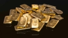 الذهب يهبط مع صعود الدولار