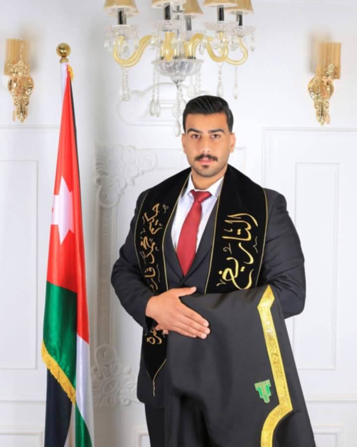 عبدالحكيم الزواهره ينال درجة البكالوريوس في التاريخ