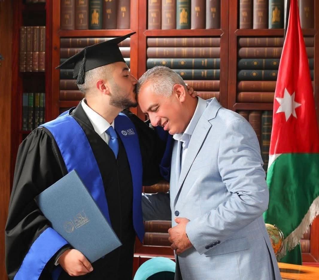 جميل محمد الظهراوي ينال درجة البكالوريوس في القانون من العلوم التطبيقية