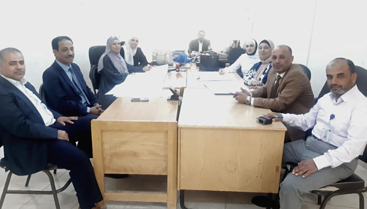 مدير تربية الموقر يتابع أعمال اللجان المكلفة بتدقيق جداول العلامات المدرسية