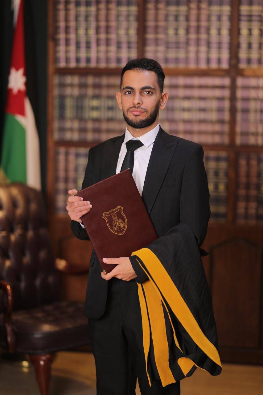 محمد عمر عبد الله ينال درجة البكالوريوس في الصيدلة من الجامعة الأردنية