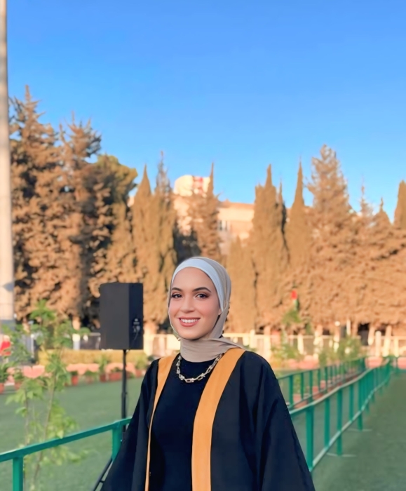 آية أبو الحمص الأولى على تخصص هندسة العمارة في الجامعة الأردنية بمعدل 3.97