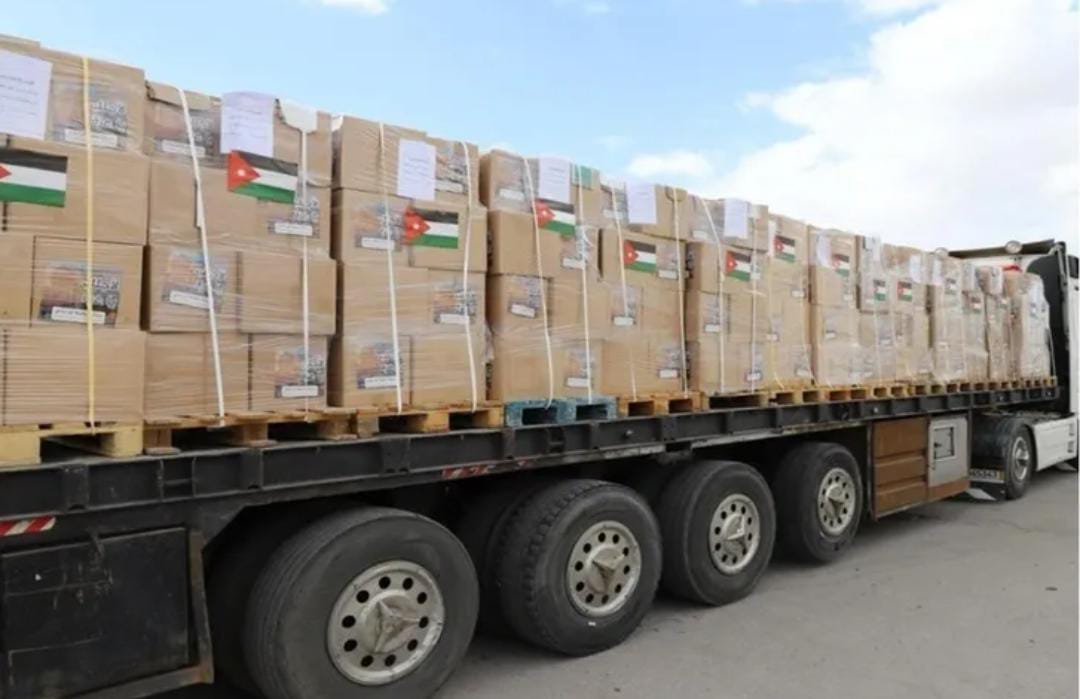 الطحين الأردني على أعتاب غزة بانتظار توزيعه على السكان