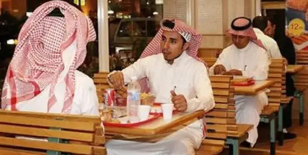 السعودية تصدر اشتراطات جديدة على المطاعم