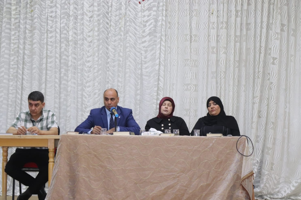 النعيمات يعقد اجتماعا مع مراقبي امتحانات الصف الحادي عشر.