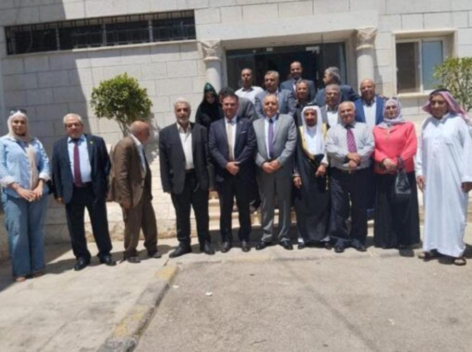 محافظ مادبا الجبور  يستقبل نشطاء اجتماعيين من مجموعة كلنا الأردن و وجهاء عشيرة المصري