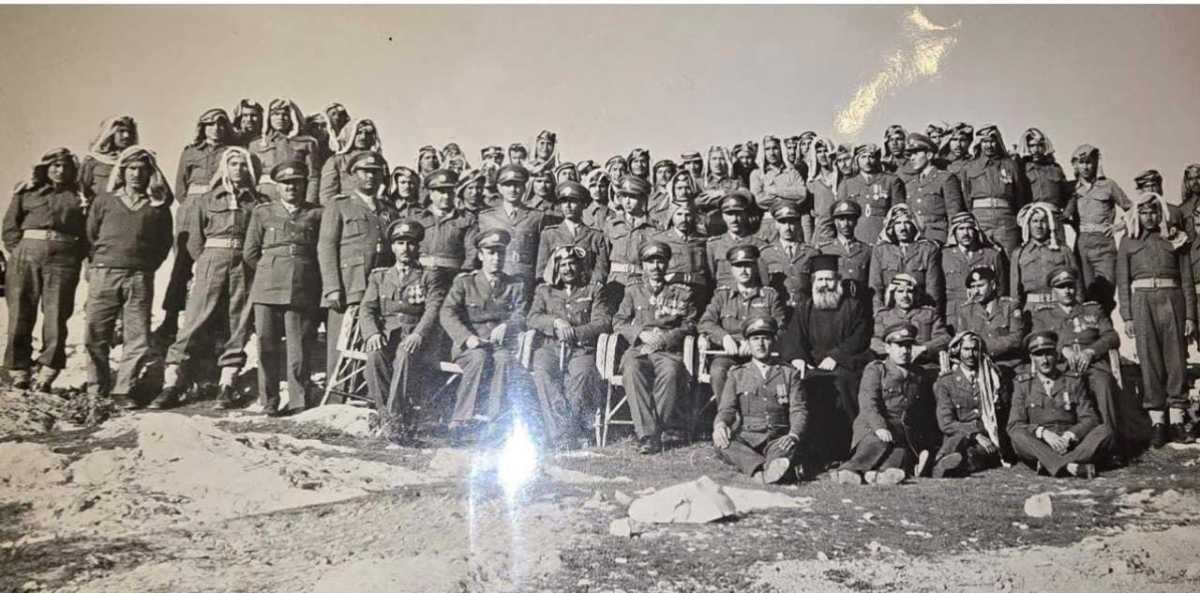 صورة نادرة توثق لحظة مجد في تاريخ الجيش العربي  عام 1958