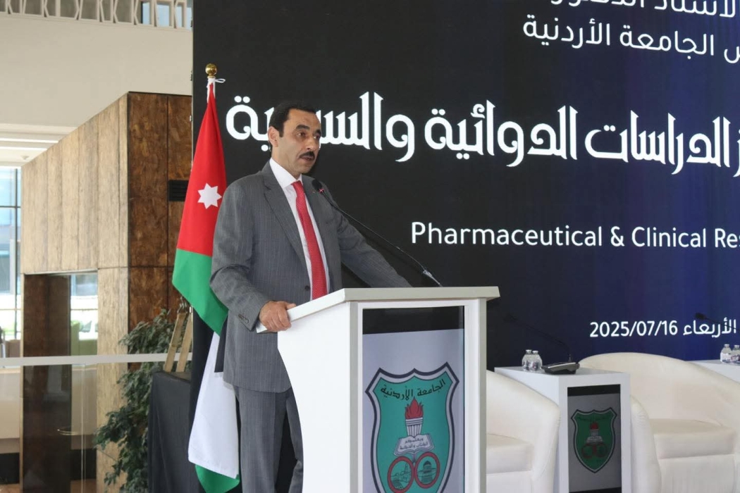 رئيس الوزراء يشيد بجهود الدكتور نزار المهيدات في إدارة “الغذاء والدواء”