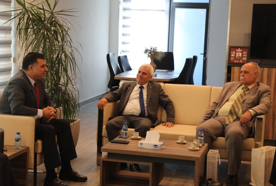 وزير الزراعة يلتقي نقيب المهندسين الزراعيين السوريين لبحث التعاون المشترك