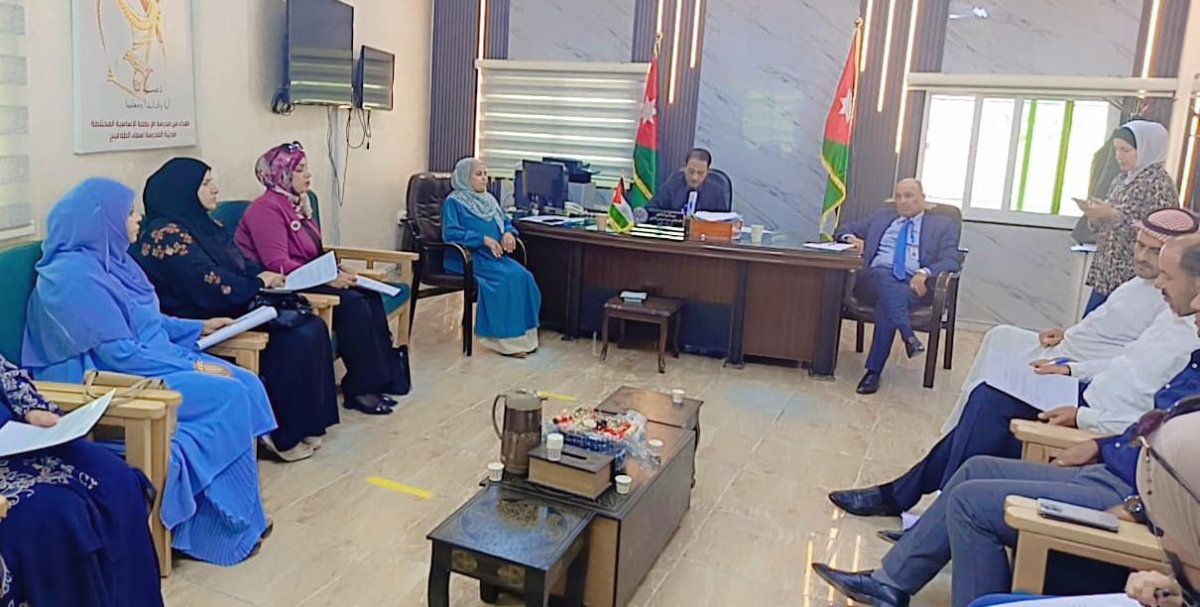 مدير تربية الموقر يترأس اجتماعاً لمندوبي المديرية والمنسقين الإداريين استعداداً لامتحانات الثانوية العامة