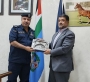 عميد شؤون الطلبة  في جامعة الزرقاء يكرم قائد مجموعة مراسم الأمن العام
