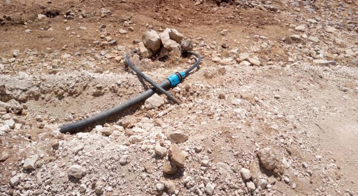 المياه تنفذ حملة لإزالة اعتداءات على خطوط رئيسية في الذهيبة الشرقية