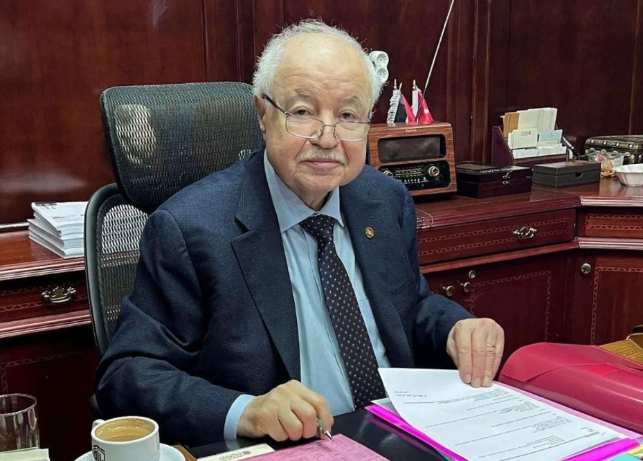 أبو غزاله يعتذر عن اللقاءات الإعلامية