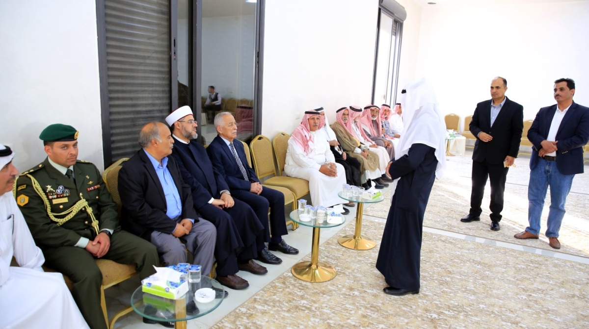 مندوبا عن الملك وولي العهد.. العيسوي يعزي قبيلة بني صخر بوفاة الاستاذ الدكتور سعود فهاد الخريشا