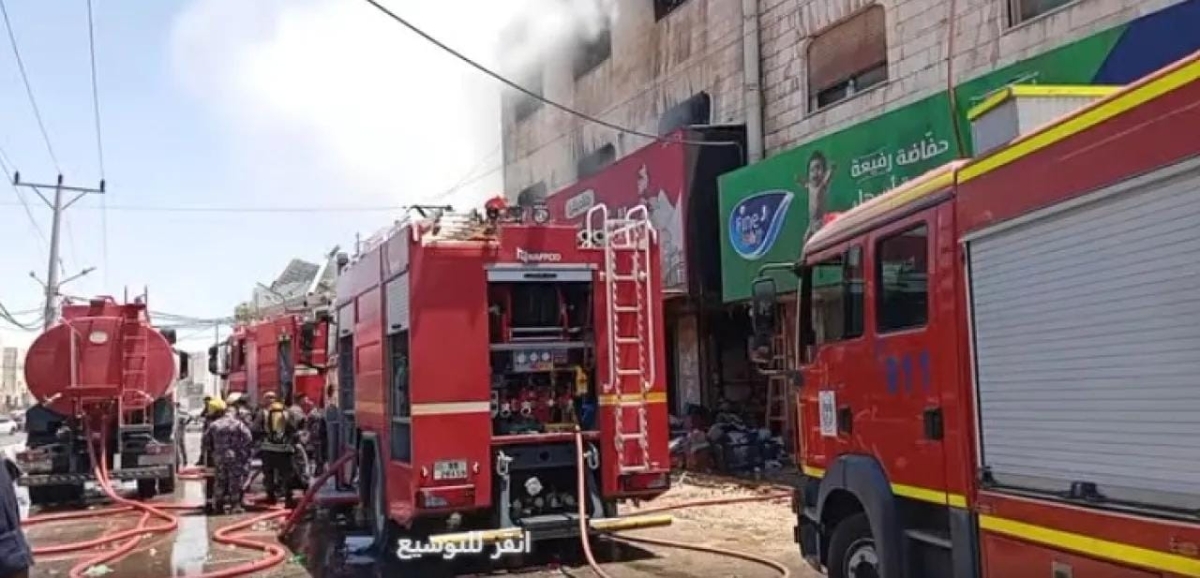 حريق يلتهم محال تجارية كبيرة في مؤتة بمحافظة الكرك