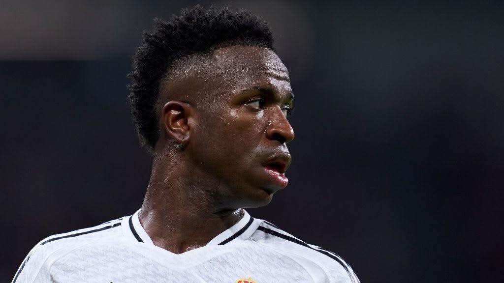 فينيسيوس يطلب راتب مبابي وريال مدريد يشترط الأداء لتجديد العقد