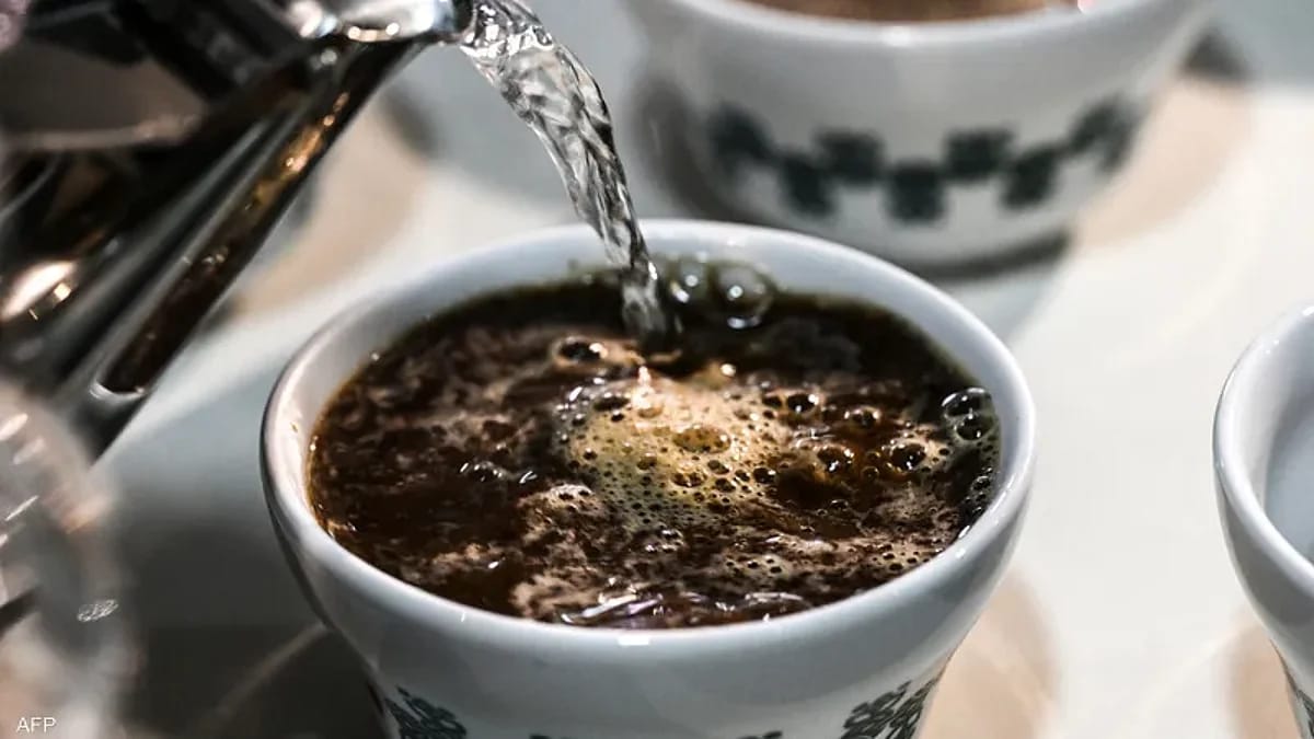 كوب القهوة الصباحي قد ينقذ حياتك!.. التوقيت المثالي لصحة القلب يكشفه العلم