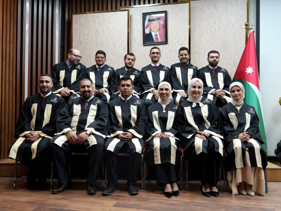 المستشفى الإسلامي يحتفل بتخريج الفوج السادس والثلاثين من الأطباء...صور