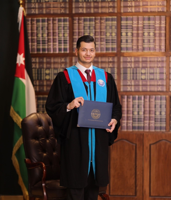 أحمد عمر الأمير ينال درجة البكالوريوس في طب وجراحة الأسنان