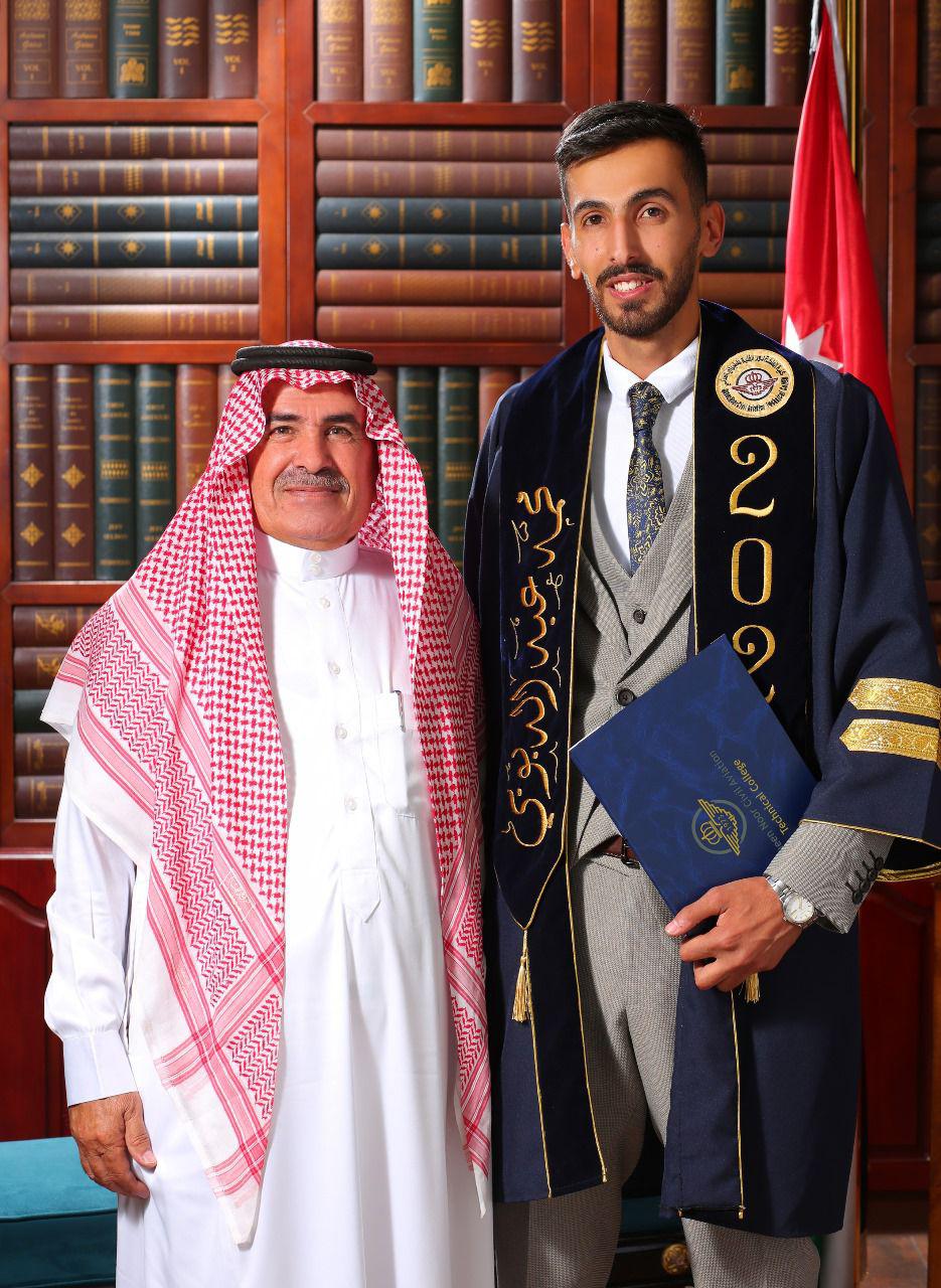 محمد عبد فالح الدبوبي ينال درجة البكالوريوس في هندسة الاتصالات الجوية