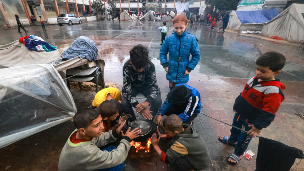 الجوع يقتل غزة: 127 شهيدًا ومقتلة وشيكة تهدد 100 ألف طفل جائع