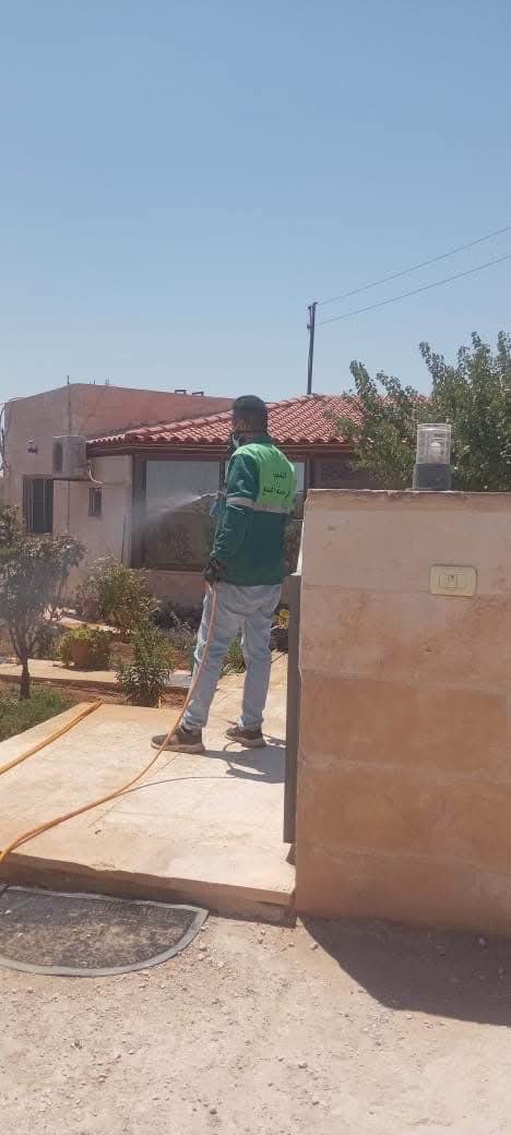 بلدية لواء الموقر تواصل حملات رش الرذاذ لمكافحة الحشرات الطائرة