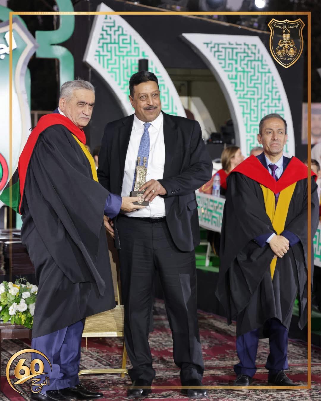 تكريم المهندس حسن عبد الله في ختام احتفالات تخريج الفوج الـ60 بالجامعة الأردنية