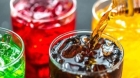 خبراء يحذرون: مشروبات الطاقة خطر داهم يهدد صحة الشباب