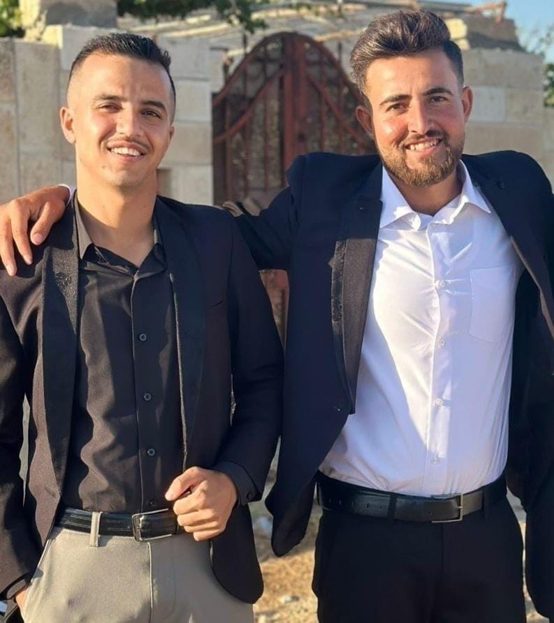 هشام الجاسم وأبناء عمّه يهنئون العريس بلال فطراوي بزفافه السعيد