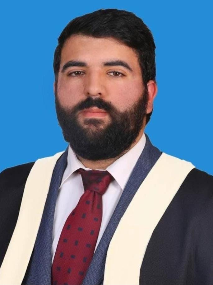 احمد العدوان ينال شهادة البكالوريوس في القانون من جامعة البلقاء