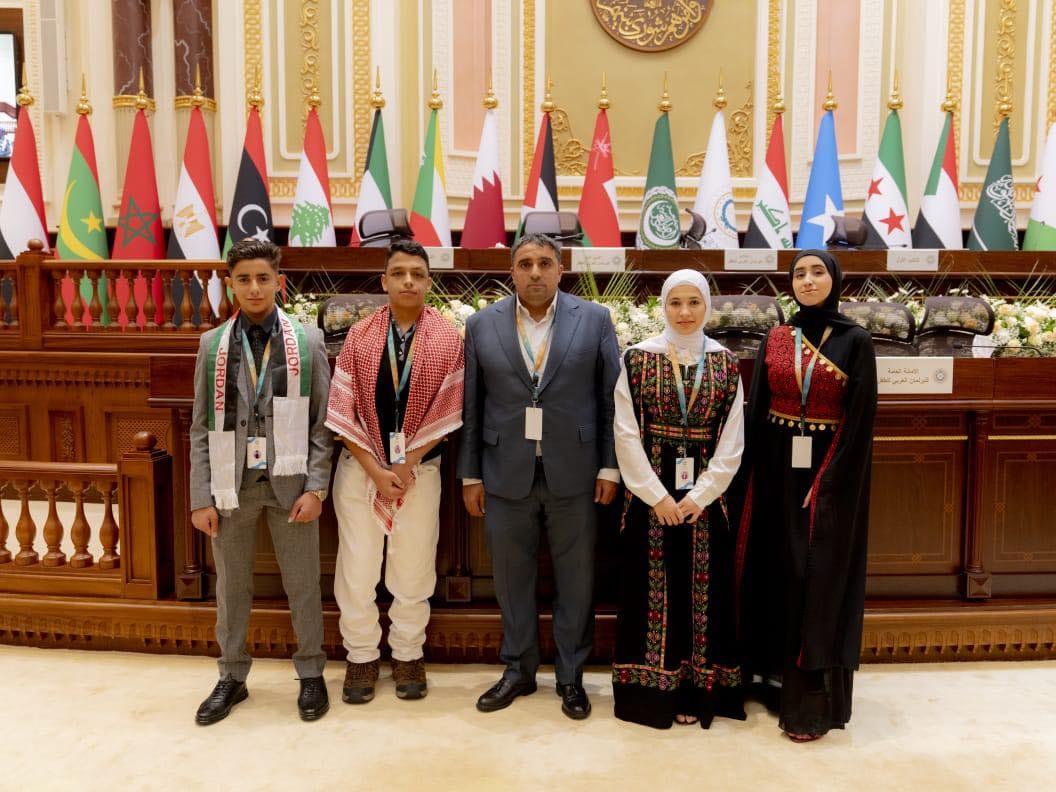 أطفال أردنيون يشاركون في برلمان الشارقة