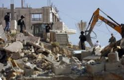 الاحتلال يجبر مواطنا على هدم منزله ذاتيا في جبل المكبر جنوب شرق القدس