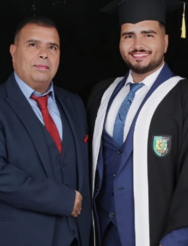 صامد زكي الخلايلة ينال درجة البكالوريوس في نظم المعلومات المحاسبية