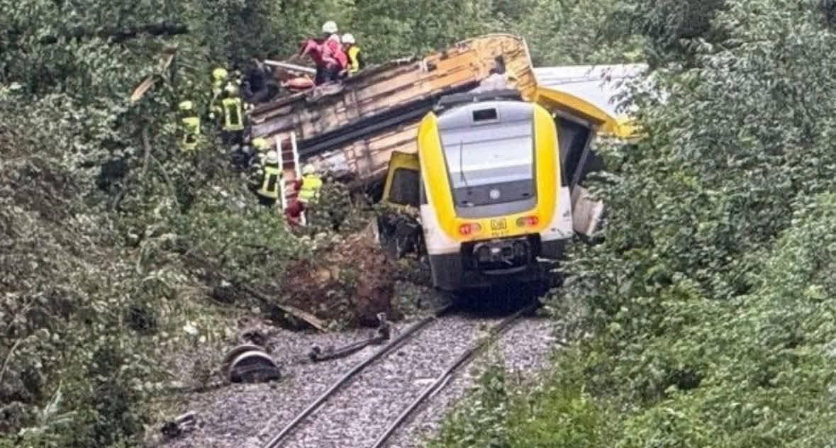 5 قتلى و50 مصابا في حادث قطار مروع جنوب المانيا