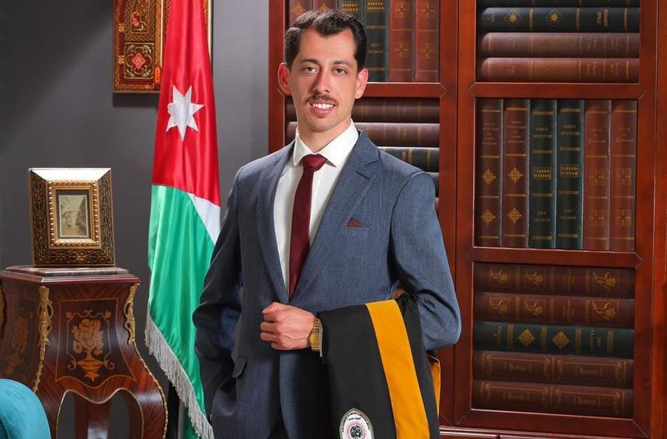 المهيرات يهنئ غالب المهيرات بتخرج نجله محمد في هندسة الاتصالات والحاسوب