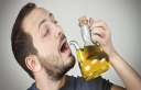 زيت الزيتون سر الصحة وطول العمر ... هل شربه على معدة فارغة ضروري؟