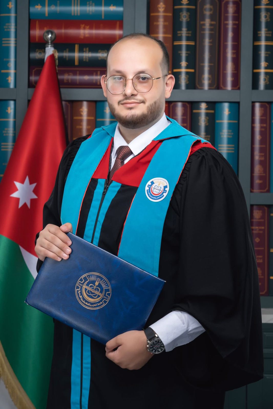 محمد عمر ينال درجة البكالوريوس في الصيدلة بامتياز