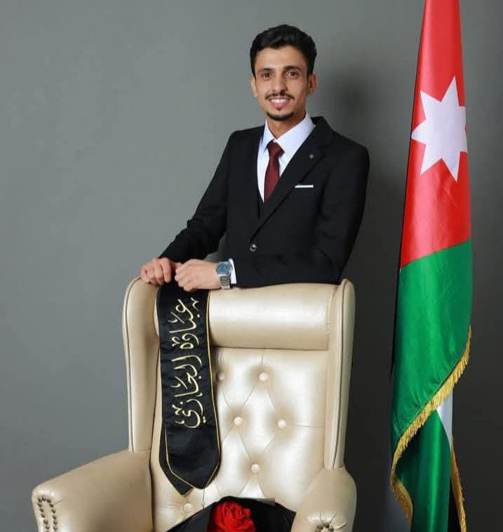 عبادة الجازي يُتوّج مسيرته الأكاديمية بالتخرج