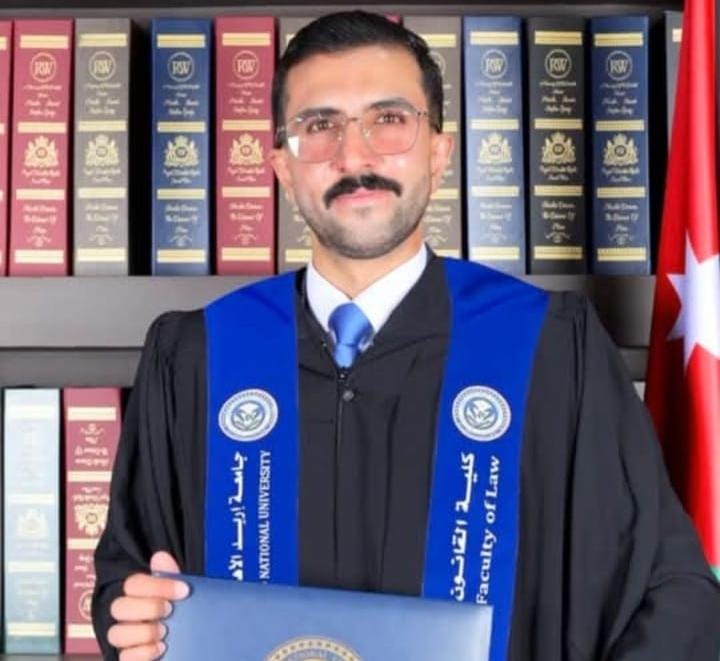 إبراهيم محمد القصيري يهنئ ابن عمه عمار أحمد القصيري بتخرجه من جامعة إربد الأهلية