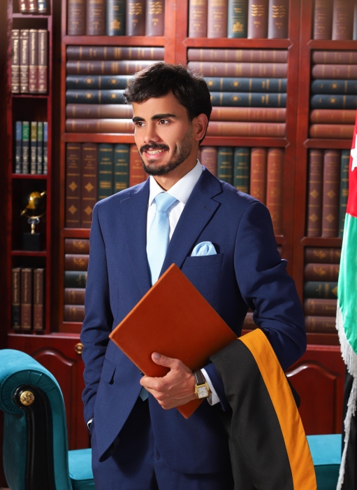 تهنئة بتخرج صالح الجريري من كلية القانون