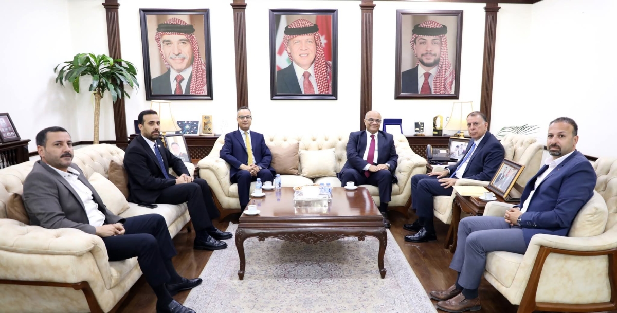 وزير الداخلية يؤكد ضرورة احترام الصحفيين المرخصين والتصدي لمنتحلي الصفة