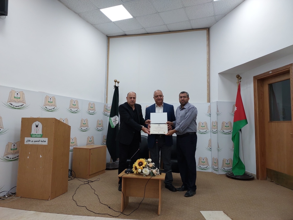 أرسم وطنك الأردن.. معرض فني يحتفي بالجمال والانتماء في جامعة اليرموك
