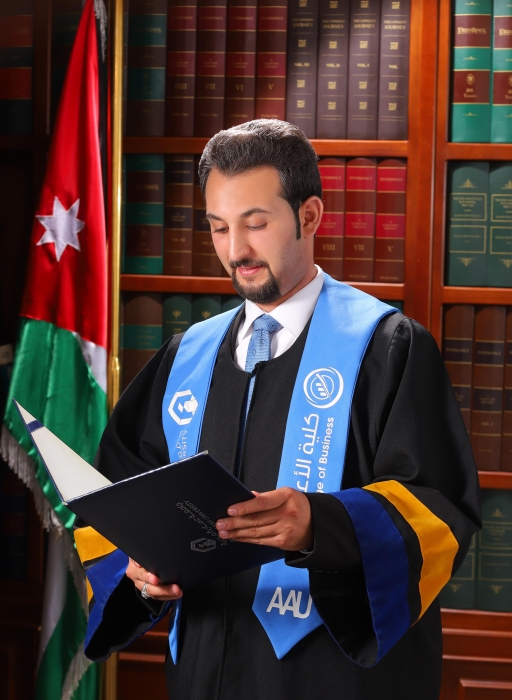 حمزة الشوابكة ينال البكالوريوس في إدارة الأعمال.. من جامعة عمّان العربية