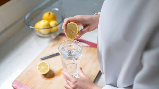 8 مشروبات صباحية تُوازن سكر الدم بشكل طبيعي