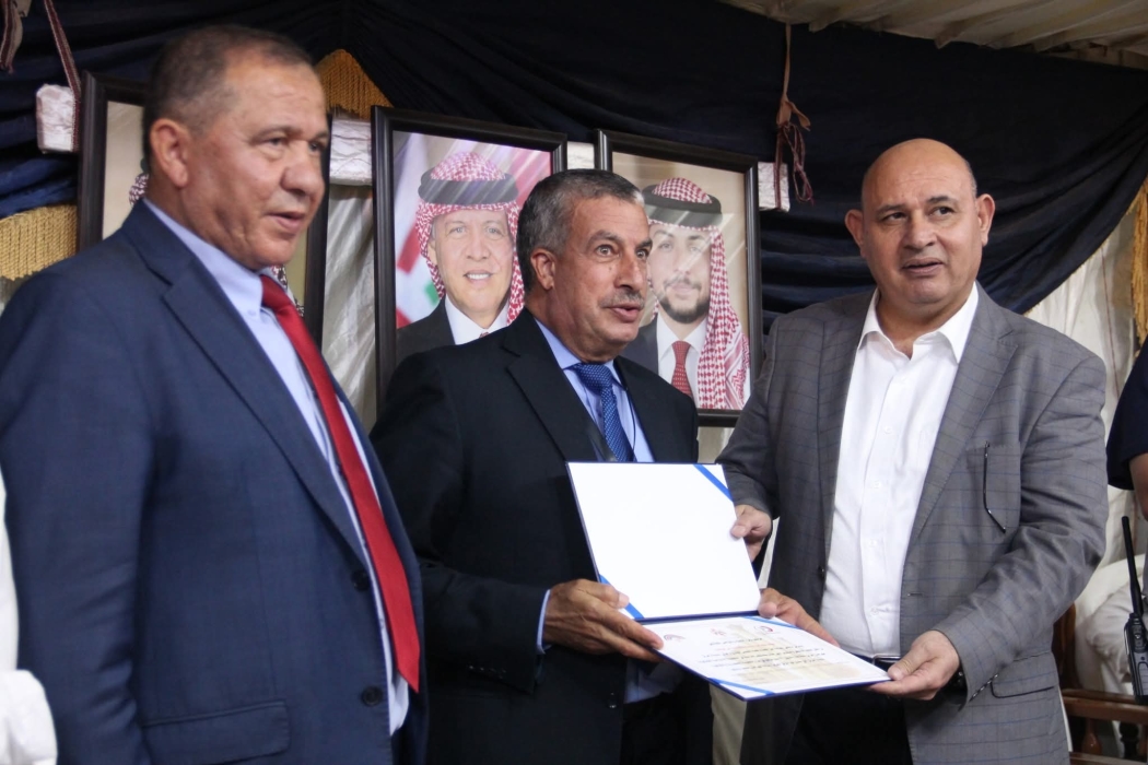 محافظ جرش مالك خريسات يكرم اعضاء اللجنة الاعلامية المحلية لمهرجان جرش 2025