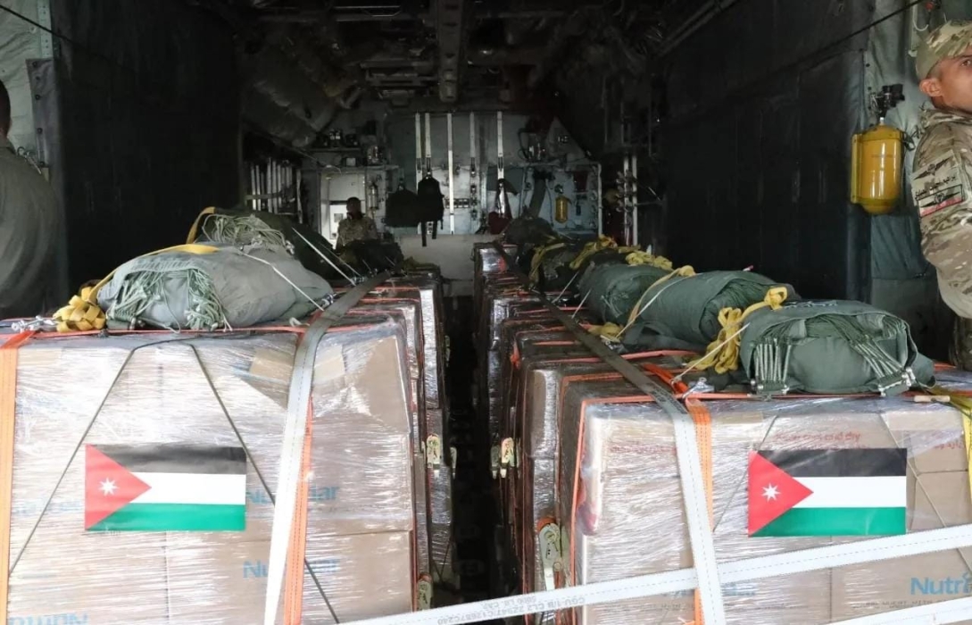 الأردن يواصل إرسال المساعدات جواً إلى قطاع غزة