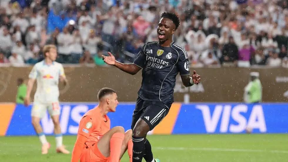 فينيسيوس يُفاجئ ريال مدريد ويجمّد مفاوضات التجديد